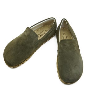 Women's Handcrafted Green Barefoot Yemeni Leather Shoes - Zero Drop Minimalist Design Yemeni Shoes - Unique Flexible Grounding Slip-Ons