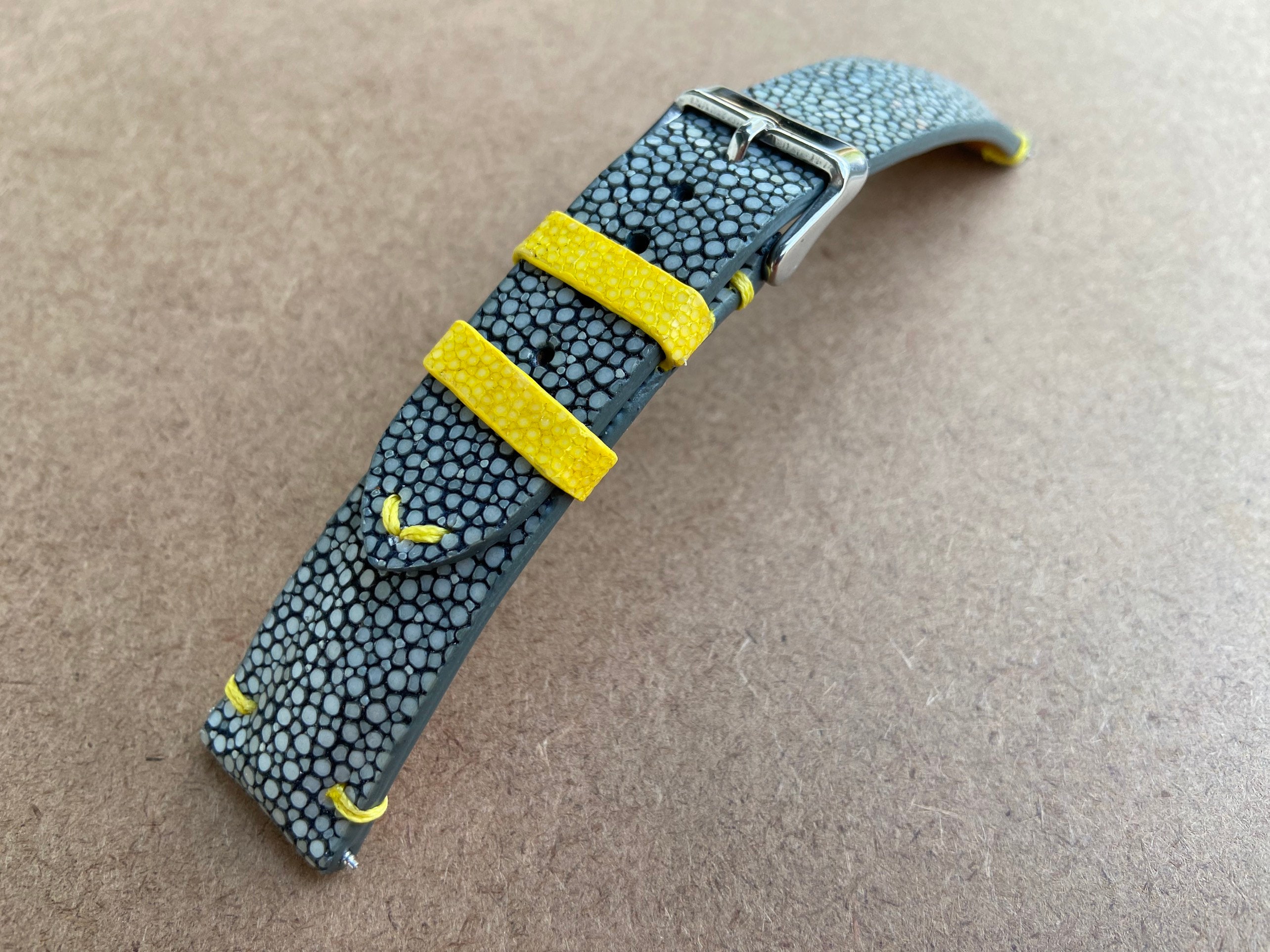 Cinturino in pelle Black Genuine Stingray da 26 mm/24 Cinturino in pelle Black Genuine Stingray da 26 mm/24