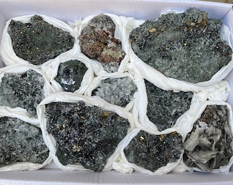 クォーツクロライトマダンブルガリア天然水晶鉱物標本クラスターお土産