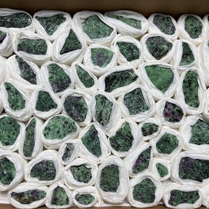 Ruby Zoisite Crystal Box, Natural Mineral Specimens, Home Decor