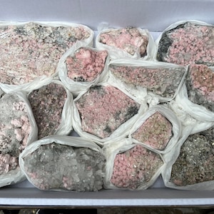 Big box 300x400 millimeters Rhodochrosite Stilbite Quartz - Starnitsa deposit, Davidkovo ore field, Rhodopes, Smolyan region, Bulgaria