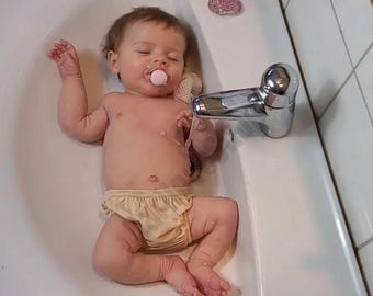 Muñeco bebé reborn hecho a mano con cuerpo completo de silicona