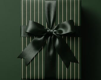 Grünes Nadelstreifen-Geschenkpapier. Elegantes Weihnachtsgeschenkpapier. Luxuriöses Geschenkpapier für die Feiertage. Vintage-Geschenkpapier mit grünen Nadelstreifen zum Geburtstag.