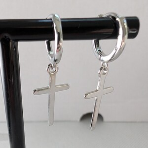 Silver Cross Dangle Earrings, Sterling Silver Plated Drop Earrings, Crucifix Charm Hoop Earrings, Religious Jewellery Gift imagem 3