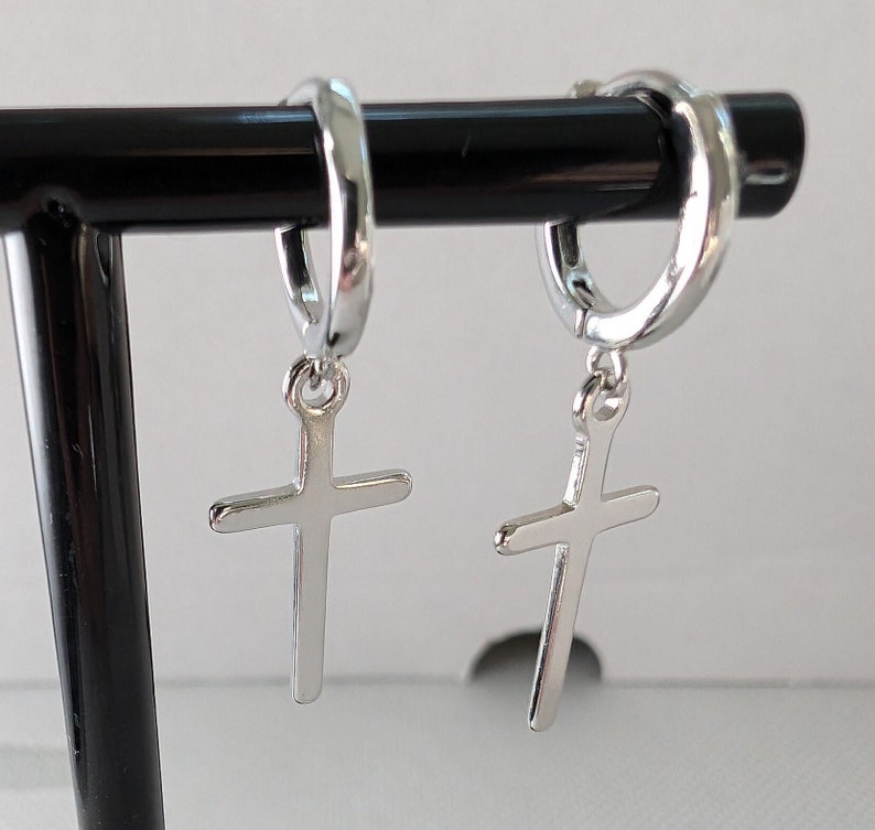 Silver Cross Dangle Earrings, Sterling Silver Plated Drop Earrings, Crucifix Charm Hoop Earrings, Religious Jewellery Gift imagem 3