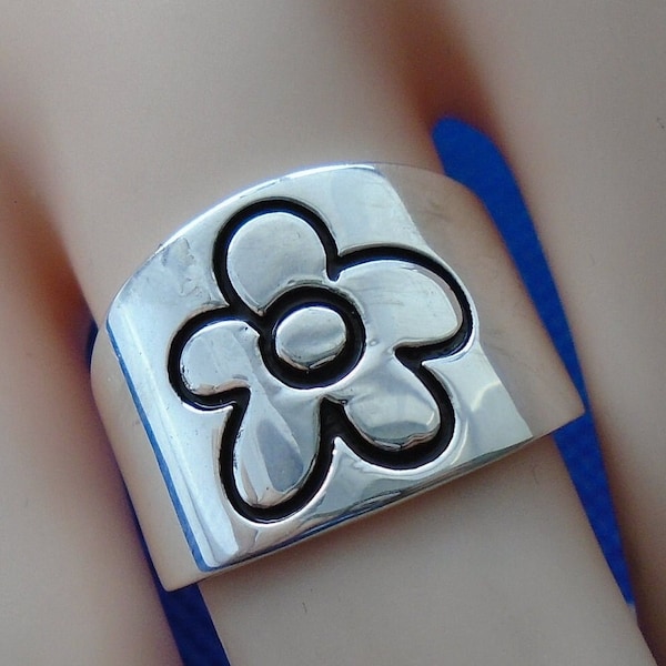Chunky Daisy Flower Ring, Sterling Silver Plated Ring For Women Adjustable Resizeable Open Band