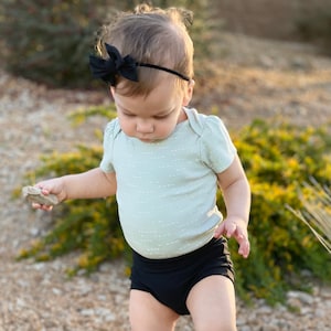 Solid Black Bummies and Bow Set, High waisted bummies, High waisted shorts, Top knot headband, nylon bow, clip bow, baby girl outfit