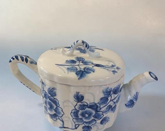Blue and White Porcelan Vintage Teapot English
