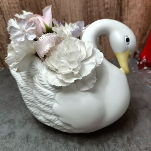 Porcelain Swan HOMCO  Planter with Silk Flowers Vintage