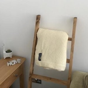 Blanket sales display case