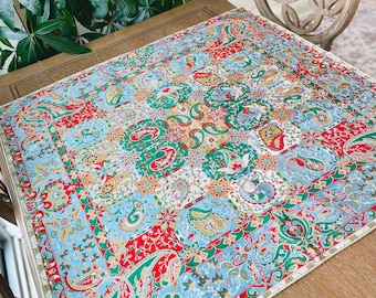 TERME Elegance: Handbemalte und handgewebte Tischdecke mit Traditionellen Mustern. 40cmx38cm.