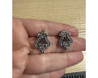 Avon vintage zilverkleurige marcasiet lier harp muziekinstrument oorknopjes