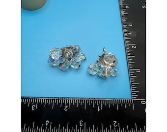 Vintage Aurora Borealis kristallkluster örhängen med clips och skimrande glaspärlor