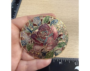 Broche redondo vintage de esmalte dorado con diseño floral calado en forma de rosa, rojo y verde, 6,35 cm (2,5 pulgadas)