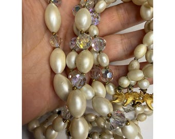 Vintage ketting met 4 strengen imitatieparels en Aurora Borealis kristallen, goudkleurig.