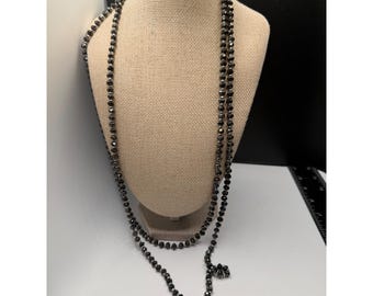 ヴィンテージ風の長い黒いファセットガラスビーズのロープネックレス、長さ60インチ（約152cm）の連続ループ