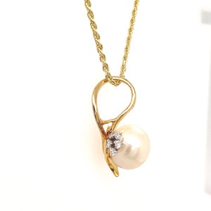 18K Pearl Necklace-Freshwater Cultured Pearl Diamond Necklace-Pearl and Diamond Necklace-Pearl Dangle Necklace-Kiesh Jewelry-Pearl Necklace