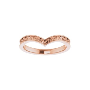 14K Gold Vintage-Inspired &quot;V&quot; Ring