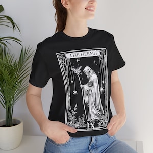 Camiseta vintage de ermitaño con carta del tarot, Regalo de camiseta gótica de camiseta de regalo gitana, Camiseta de manga corta de jersey unisex, Lienzo de regalo bella 3001