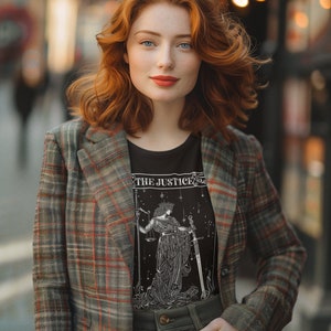 Tarot card vintage The Justice camiseta diseño, Gitano, camisa de regalo, camiseta gótica, regalo, camiseta de manga corta Unisex Jersey, bella canvas 3001