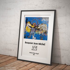 Puede incluir: Una impresión enmarcada de una pintura de Jean-Michel Basquiat titulada "Untitled (Fallen Angel)" de 1981. La pintura representa una figura con alas en un esquema de colores amarillo brillante, azul y blanco.