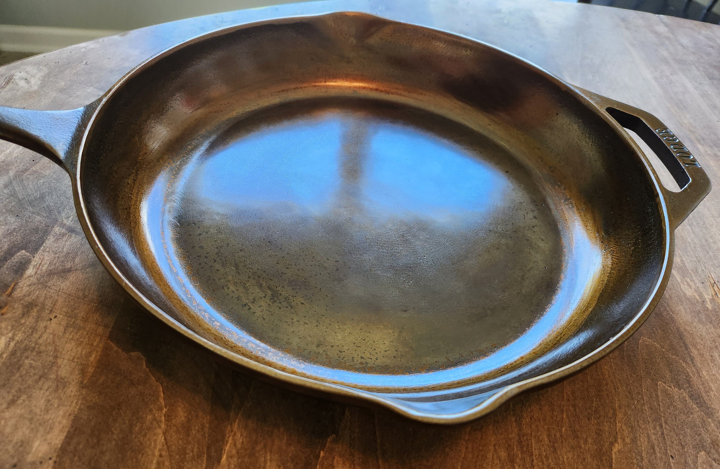 12-inch Smooth Cast Iron Skillet Seasoned 