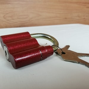 DDR, red padlock with key, lock U-lock, vintage