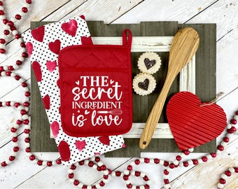 Secret Ingredient is Love Valentine’s Day Pocket Potholder, Red kitchen decor