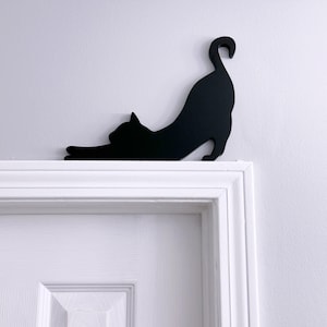 Handmade Stretching Cat Door Topper: Black Cat Shelf Sitter zdjęcie 7
