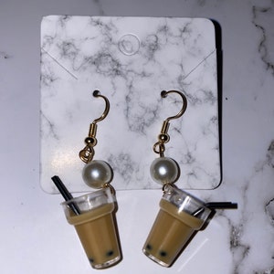 Örhängen med Bubbletea-dryck