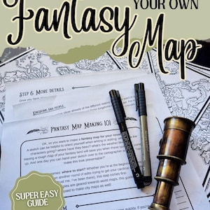 Könnte beinhalten: Ein Leitfaden mit dem Titel "How to Make Your Own Fantasy Map" mit Anweisungen und einem "Super Easy Guide"-Abzeichen. Das Bild enthält ein Messing-Teleskop, schwarze Stifte und eine Karte, was auf ein Thema des kreativen Schreibens oder der Weltgestaltung hindeutet.