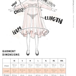 Puede incluir: Ilustraci&oacute;n de un vestido baby doll con medidas. El vestido es rosa claro y transparente, con una silueta fluida. Se proporcionan medidas para el pecho, la longitud, el b&iacute;ceps/sisa, la longitud de la manga, la mu&ntilde;eca y el dobladillo en cm y pulgadas.