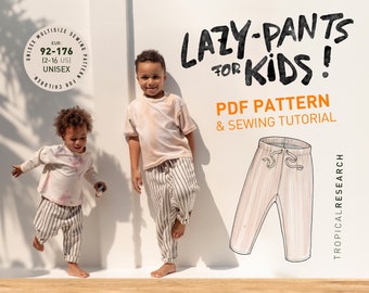 Op de afbeelding: Een PDF-naai-patroon voor "Lazy-Pants for Kids!" met een tekening van de broek en een foto van twee kinderen die de broek dragen. Het patroon omvat de maten EUR 92-176 (2-16 US).