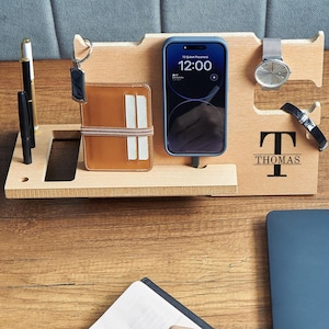 Erste personalisierte Schreibtisch Organizer Muttertagsgeschenke, Dockingstation Geschenk für Mama Freund, Holzauffangschale benutzerdefinierter Schreibtisch Organizer