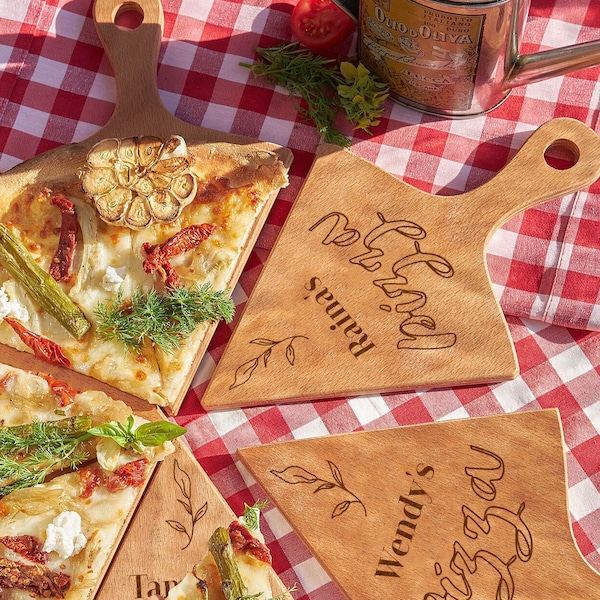 Gepersonaliseerde pizza serveerplank, aangepaste naam op pizza dienblad snijden snijplank pizzeria serveerschaal plakjes pizza minnaar cadeau