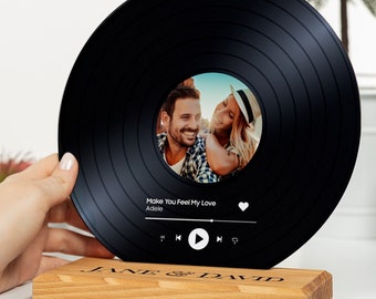 Vinyle personnalisé avec support en bois Couverture d'album personnalisée avec votre photo comme cadeau de Saint-Valentin. Plaque de chanson personnalisée comme cadeau d'anniversaire