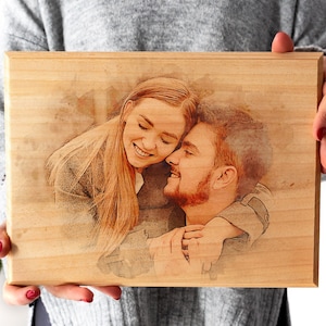 Aangepaste foto op hout, gegraveerde foto op hout met aquarelstijl, aangepaste muurkunst, gepersonaliseerd portret van foto als geschenk voor lange afstanden. afbeelding 1