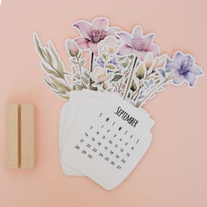 2025 Desk Calendar, Mom Christmas Gift IDeas , Desk Decor Best Gifts for Her, Unique Desk Accessories, Seasonal Flowers Calendar with Stand