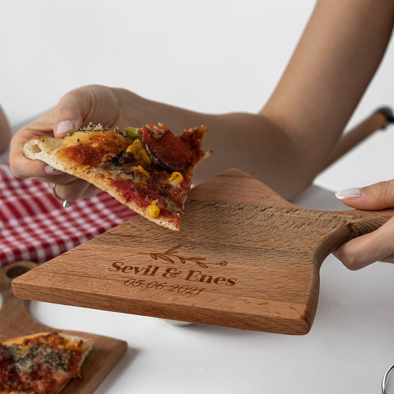 Personalized Pizza Serving Board, Custom Name on Pizza Serving Tray Cutting Slicing Board Pizzeria Serving Platter Slices Pizza Lover Gift image 8
