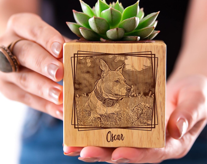 Custom Pet Portrait Planter, Dog Cat Mom Portrait, Wood Plant Pot, Pet Loss Gift, Pet Memorial Gift, Engraved Photo as Office Desk Decor.