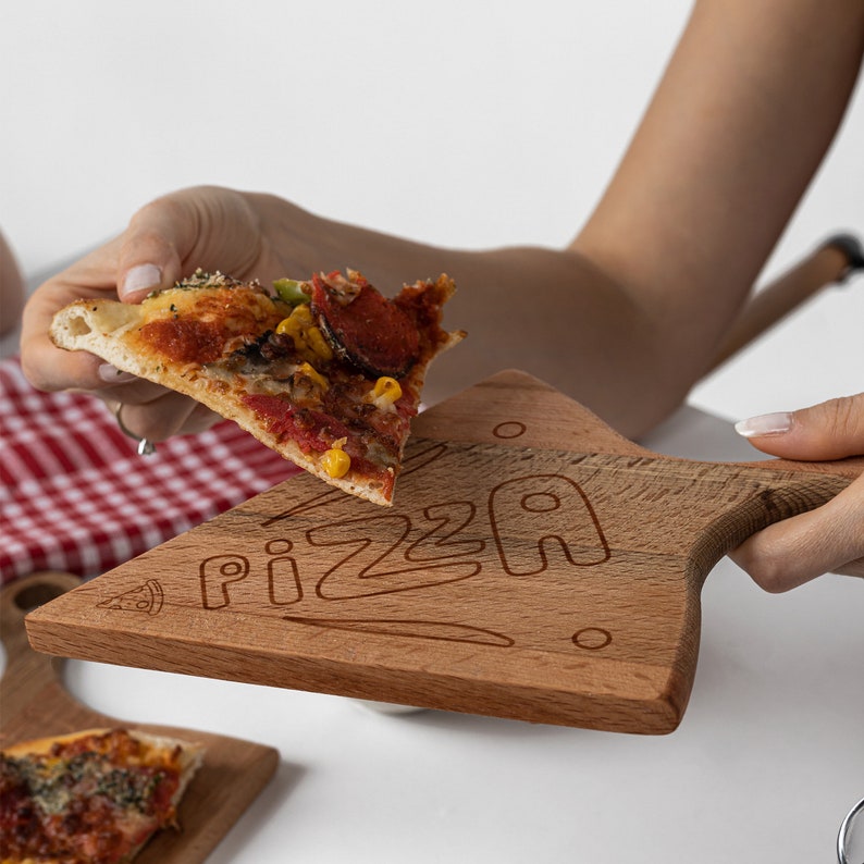 Personalized Pizza Serving Board, Custom Name on Pizza Serving Tray Cutting Slicing Board Pizzeria Serving Platter Slices Pizza Lover Gift image 6