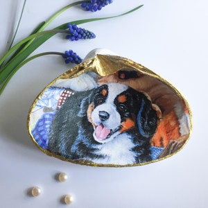 Gorgeose dog decoupaged clam shell
