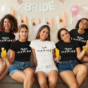 Tee shirt evjf friends, Tee shirt la mariée, Team de la mariée, , Future mariée, tee shirt personnalisé evjf, enterrement vie de jeune fille