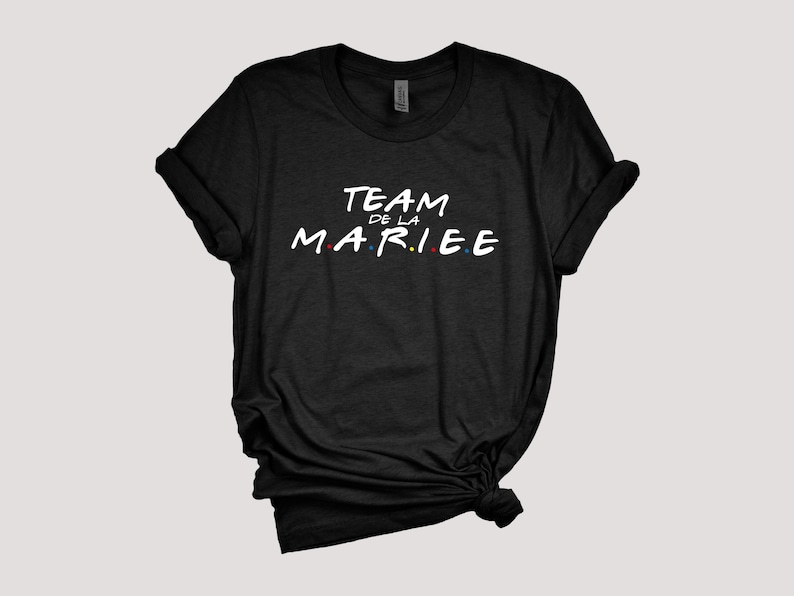 Tee shirt evjf friends, Tee shirt la mariée, Team de la mariée, , Future mariée, tee shirt personnalisé evjf, enterrement vie de jeune fille Team mariée Noir