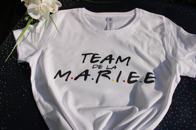 Tee shirt evjf friends, Tee shirt la mariée, Team de la mariée, , Future mariée, tee shirt personnalisé evjf, enterrement vie de jeune fille image 7