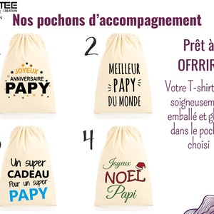 May include: Four white cotton drawstring bags with different designs printed on them. The bags are numbered 1 through 4. The designs include "Joyeux Anniversaire Papy", "Meilleur Papy du Monde", "Un super Cadeau Pour un super Papy", and "Joyeux Noel Papi". The text "Pr&ecirc;t &agrave; OFFRIR!" is printed in the upper right corner of the image. The text "Votre T-shirt sera soigneusement emball&eacute; et gliss&eacute; dans le pochon choisi" is printed below the bags.