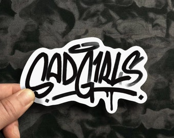 Autocollant en vinyle SADGIRLS | Sticker autocollant mat, glacé, holographique, découpé | Police noire