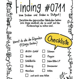 Puede incluir: Una lista de verificaci&oacute;n en blanco y negro con 11 elementos para encontrar en una escena de ciudad. La lista de verificaci&oacute;n incluye elementos como un #0711-Schild, un cisne, un brezel, una tortuga, una jarra de cerveza, un ping&uuml;ino, un sal&oacute;n Bitter LP, un dinosaurio, una jarra de vino y un gato.