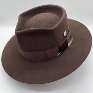 Le Voyageur Fedora Natural Rabbit Fur felt Bohemian Dark Brown Smart Luxurious Chic Limited Hat Handmade Men Women Feather 57 cm