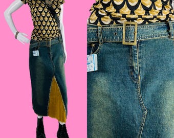 Gonna vintage da donna in denim blu anni 2000 con cintura, nuova di zecca con etichette.